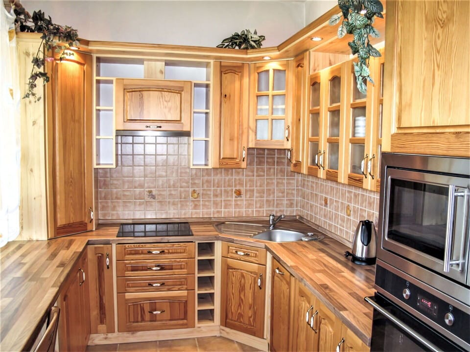 Cabinetry, Countertop, Furniture, Room, Kitchen, Property, Building, Home, Wood Stain, Hardwood