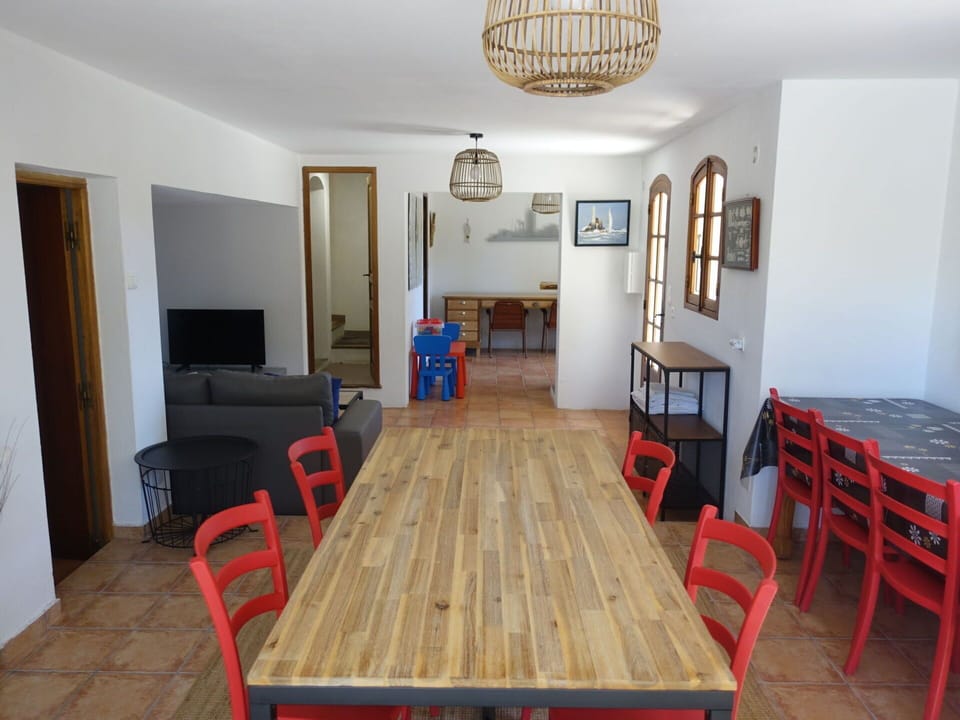 Table, Furniture, Picture Frame, Chair, Wood, Building, Lighting, Interior Design, Kitchen & Dining Room Table, Hall