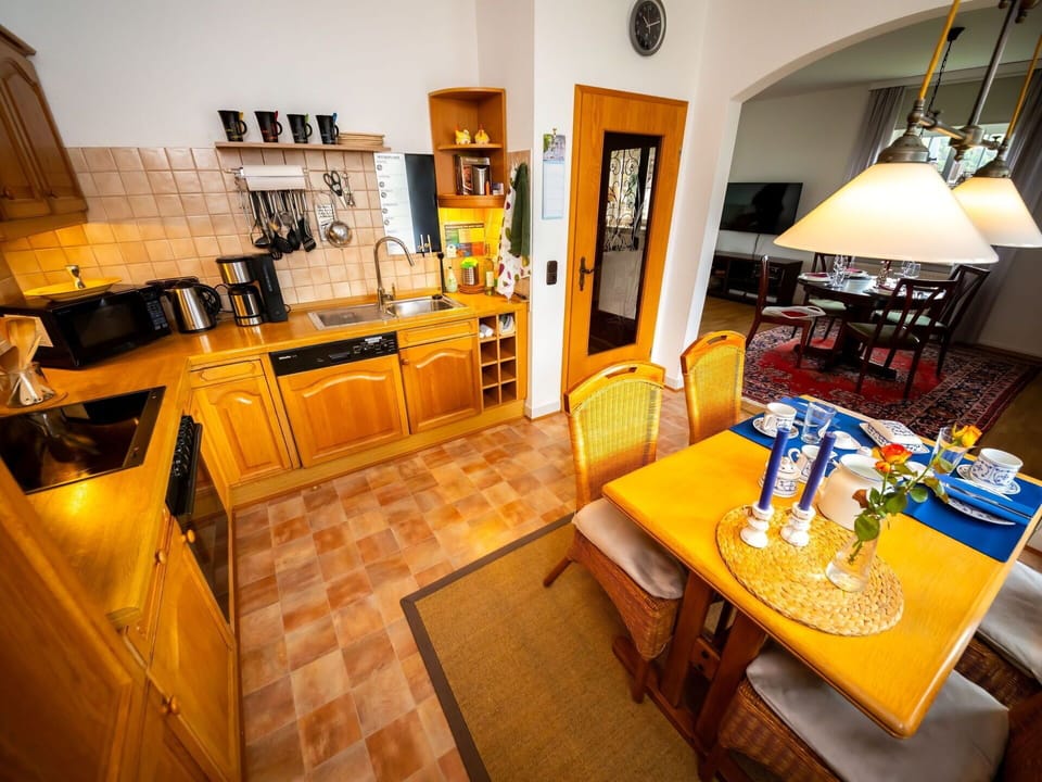 Table, Furniture, Property, Cabinetry, Picture Frame, Chair, Lighting, Interior Design, Houseplant, Countertop