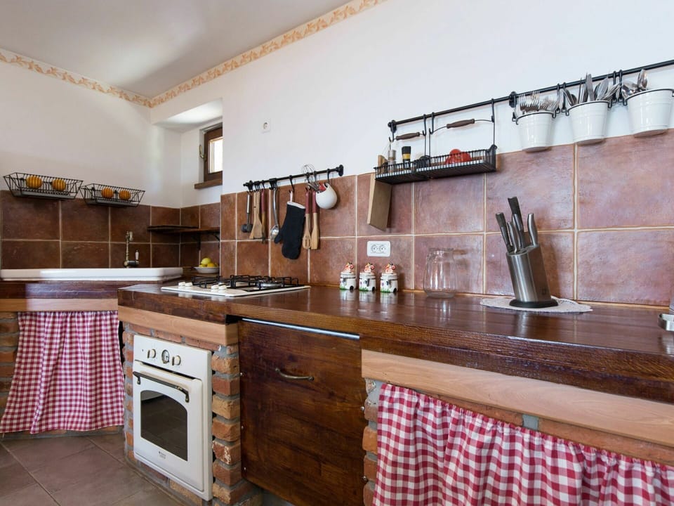 Countertop, Cabinetry, Property, Furniture, Tap, Building, Kitchen, Kitchen Stove, Kitchen Appliance, Wood