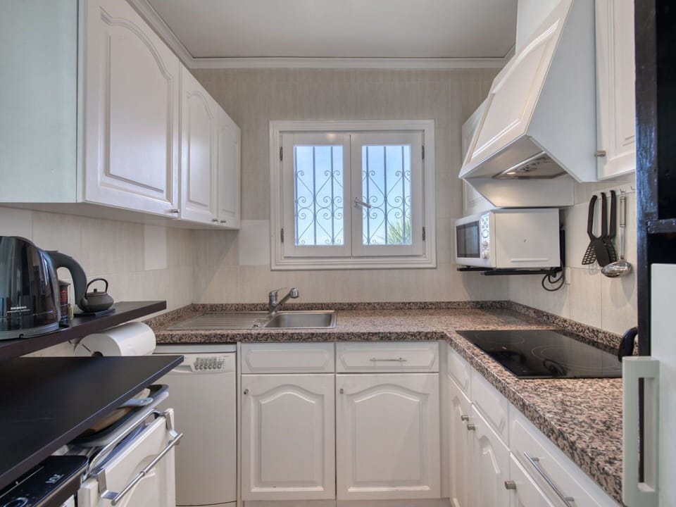 Countertop, Cabinetry, Property, Room, Kitchen, Furniture, Sink, Interior Design, Home, Building