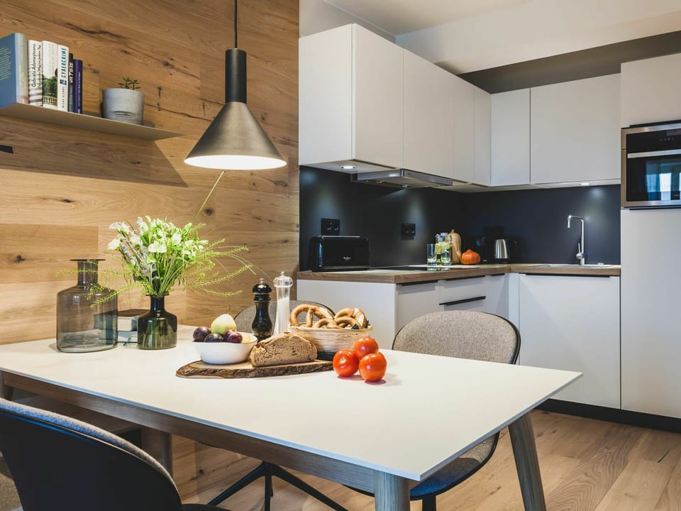 Countertop, Room, Furniture, Kitchen, Interior Design, Property, Cabinetry, Home, Building, Kitchen Stove