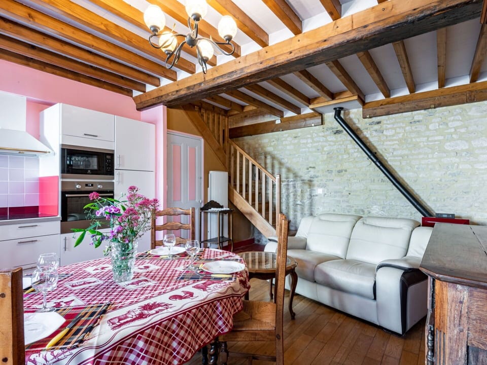 Furniture, Property, Table, Building, Wood, Interior Design, Couch, Architecture, Cabinetry, Floor