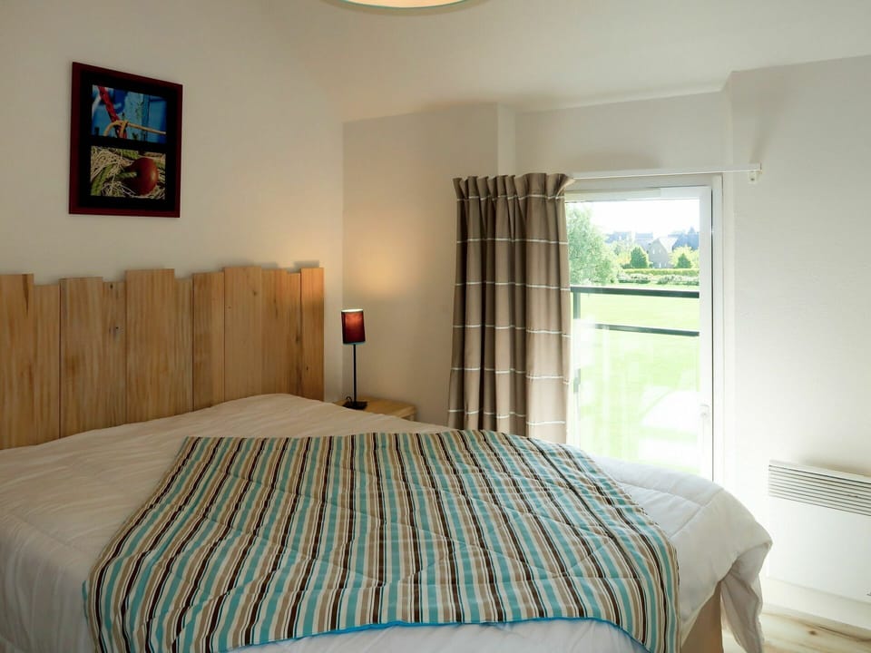 Bedroom, Room, Furniture, Bed Sheet, Bed, Property, Bed Frame, Interior Design, Bedding, Floor