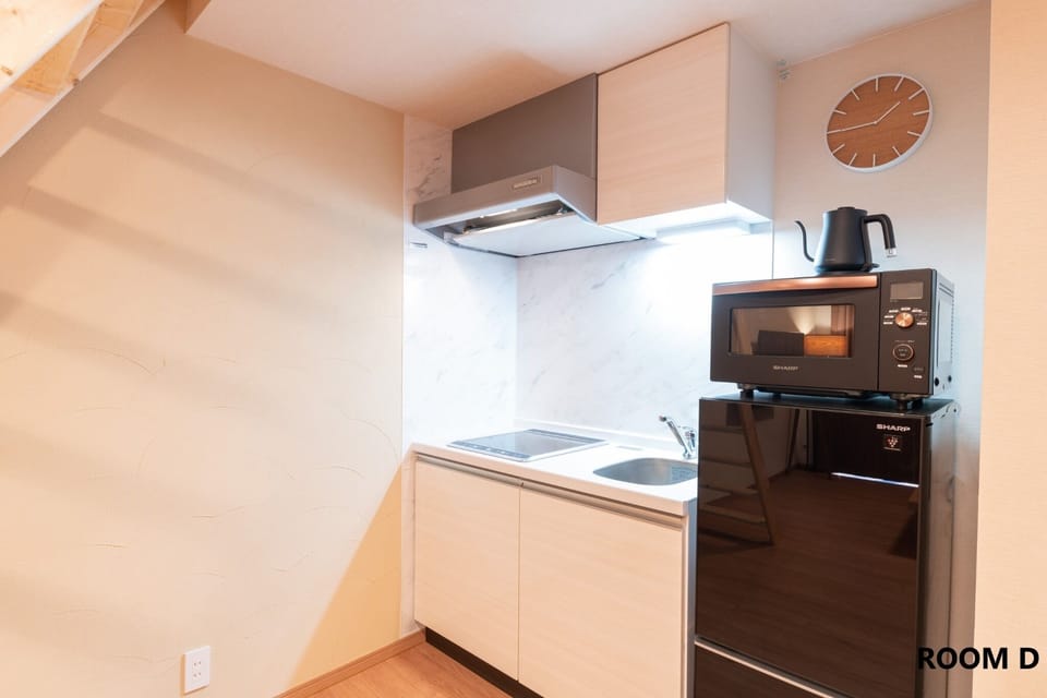 There is a microwave oven with an oven function. * It is not an oven toaster.