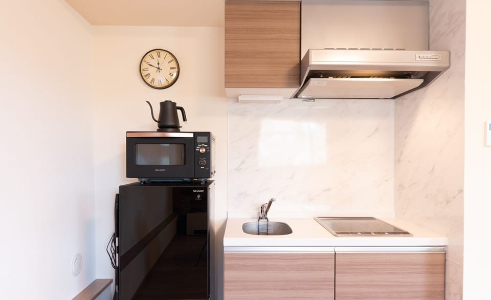 There is a microwave oven with an oven function. * It is not an oven toaster.