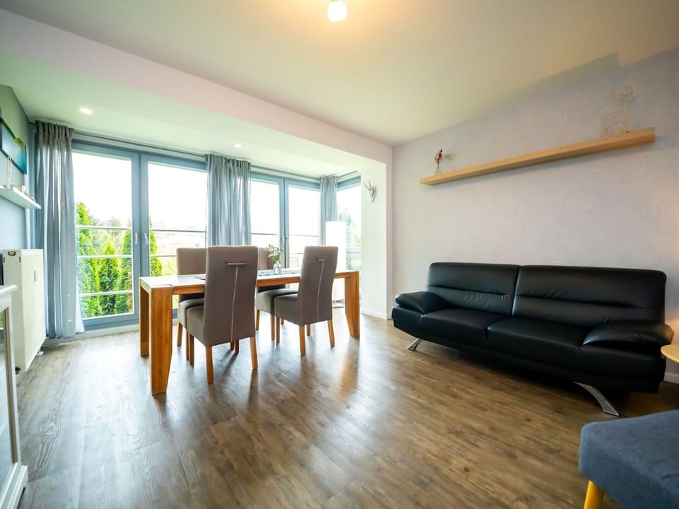 Table, Furniture, Couch, Wood, Window, Building, Comfort, Plant, Interior Design, Architecture