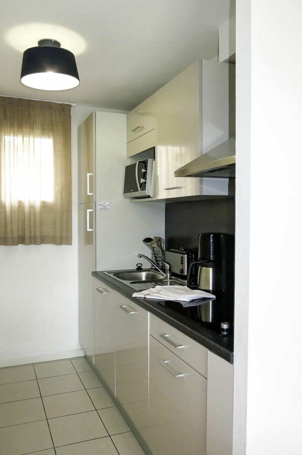 Room, Property, Countertop, Kitchen, Interior Design, Furniture, Cabinetry, Building, House, Floor