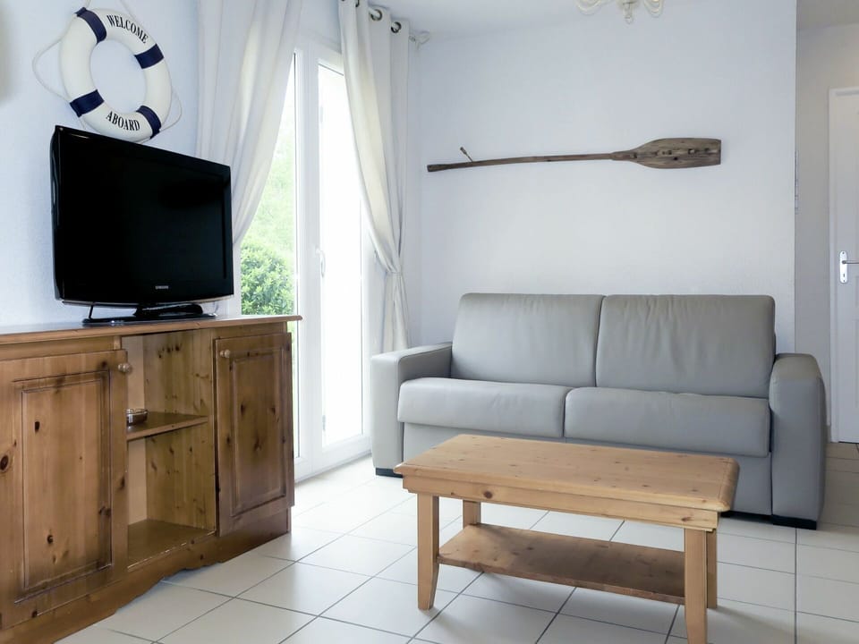 Furniture, Room, Property, Interior Design, Living Room, Floor, Table, Building, House, Couch