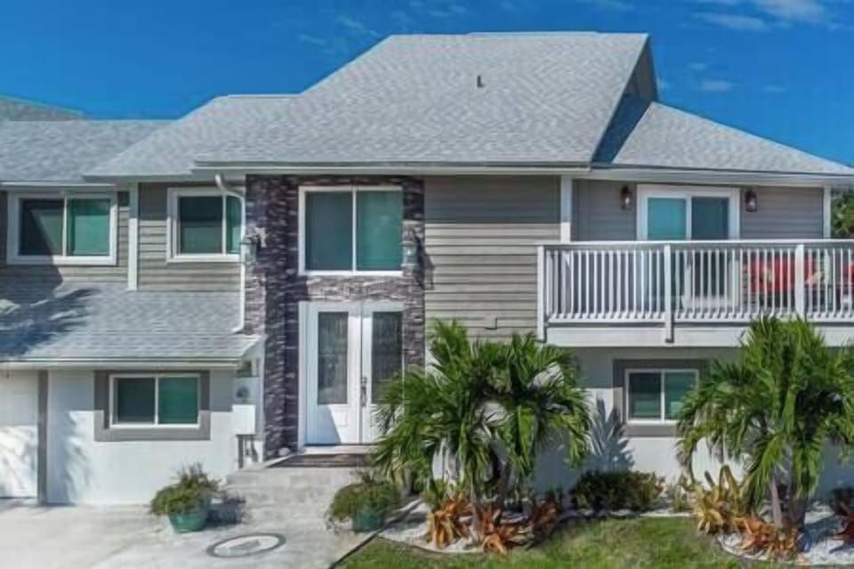 Front of property, showing upper balcony