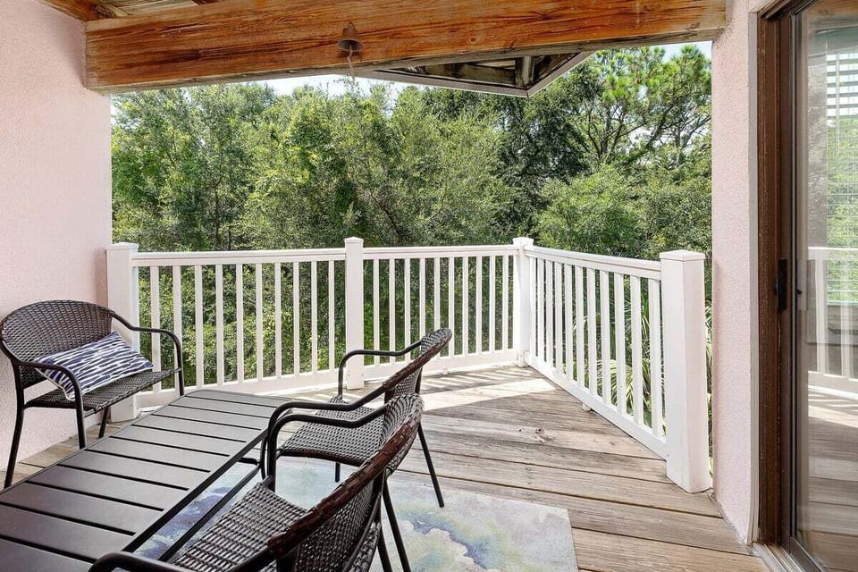 Shipwatch 214 - Balcony with patio furniture