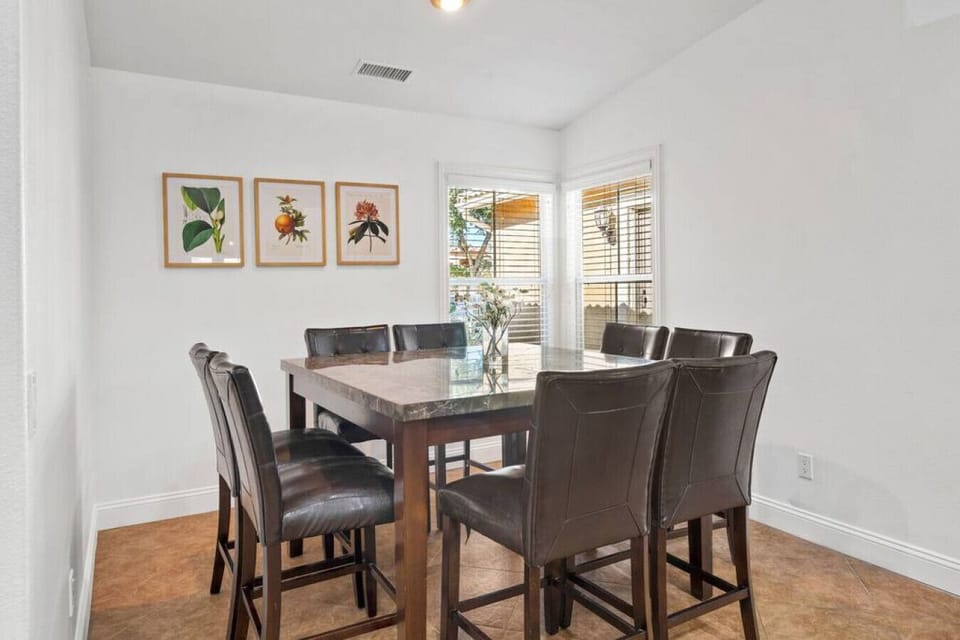 Open Kitchen concept: kitchen, breakfast nook