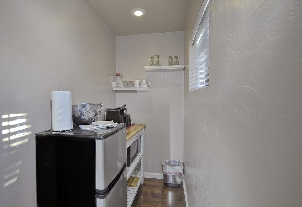 Fully equipped Kitchenette
