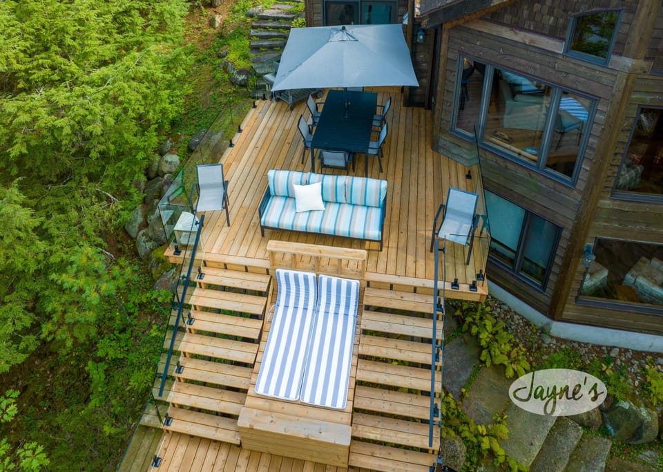 Main Deck, Outdoor Dining, Seating &amp; BBQ