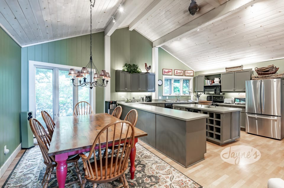 Kitchen &amp; Informal Dining