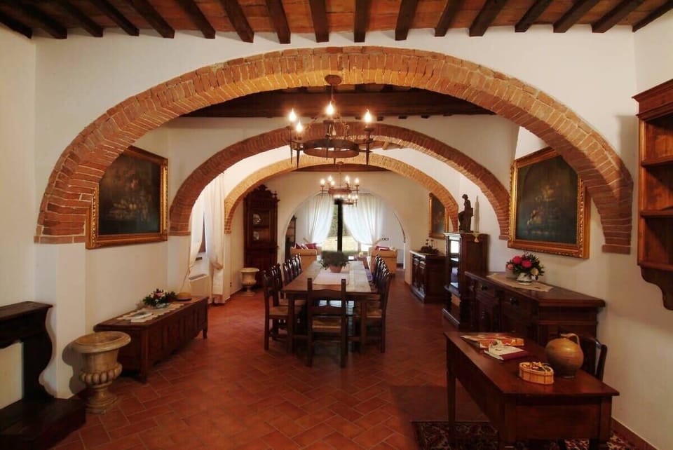 Large dining room, perfect for entertaining