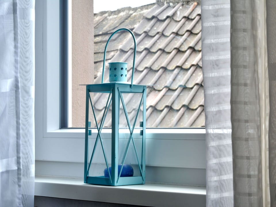 Wood, Rectangle, Glass, Facade, Electric Blue, Metal, Shade, Sash Window