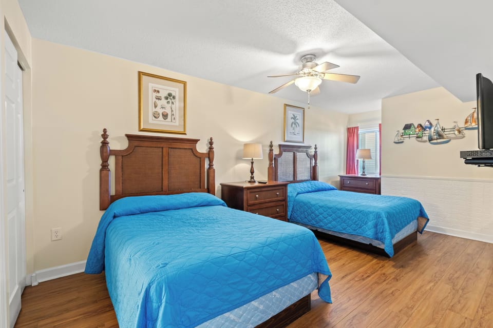 3rd Bedroom w/1 Fulls