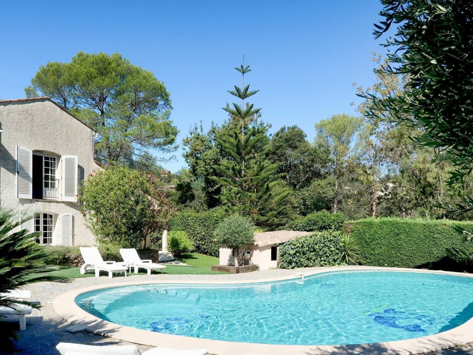 Swimming Pool, Property, House, Home, Real Estate, Residential Area, Natural Landscape, Estate, Backyard, Building