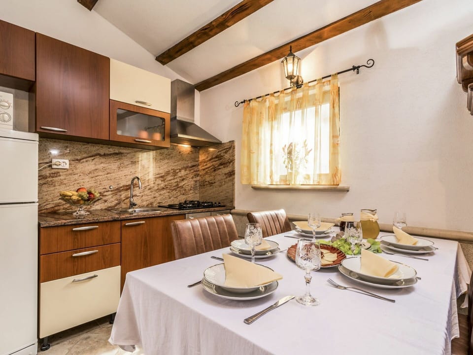 Room, Countertop, Property, Interior Design, Kitchen, Furniture, Building, Ceiling, House, Real Estate