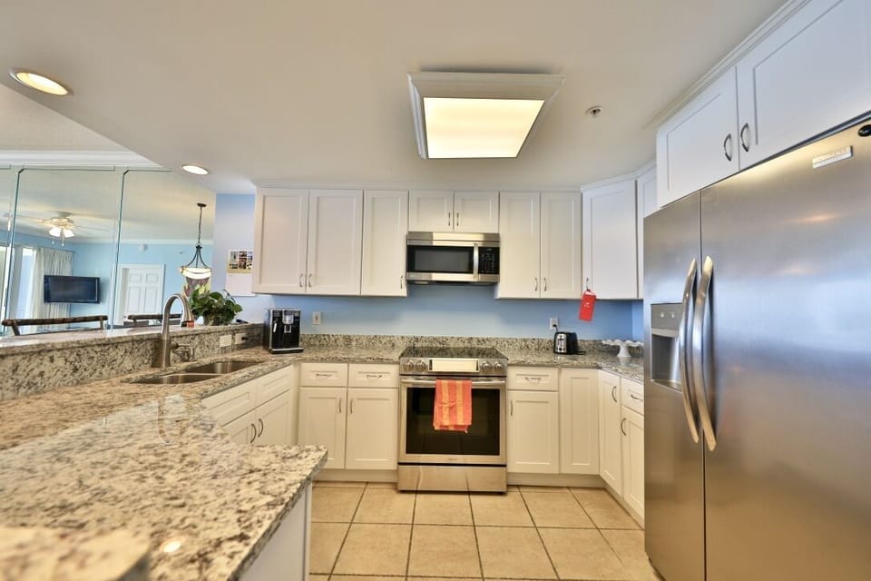 Fully stocked remodeled kitchen!