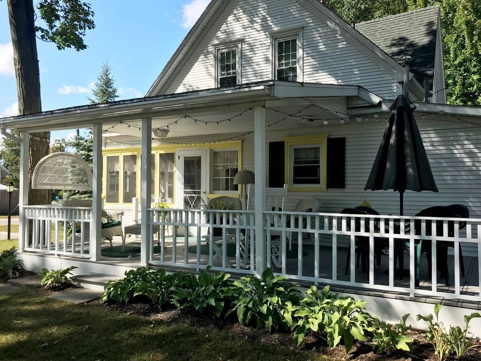Back of house side view.