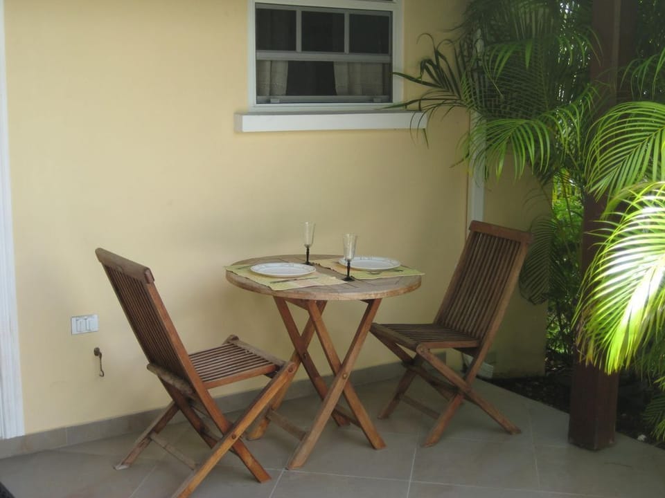 Cottage - Covered Patio off Pool Deck