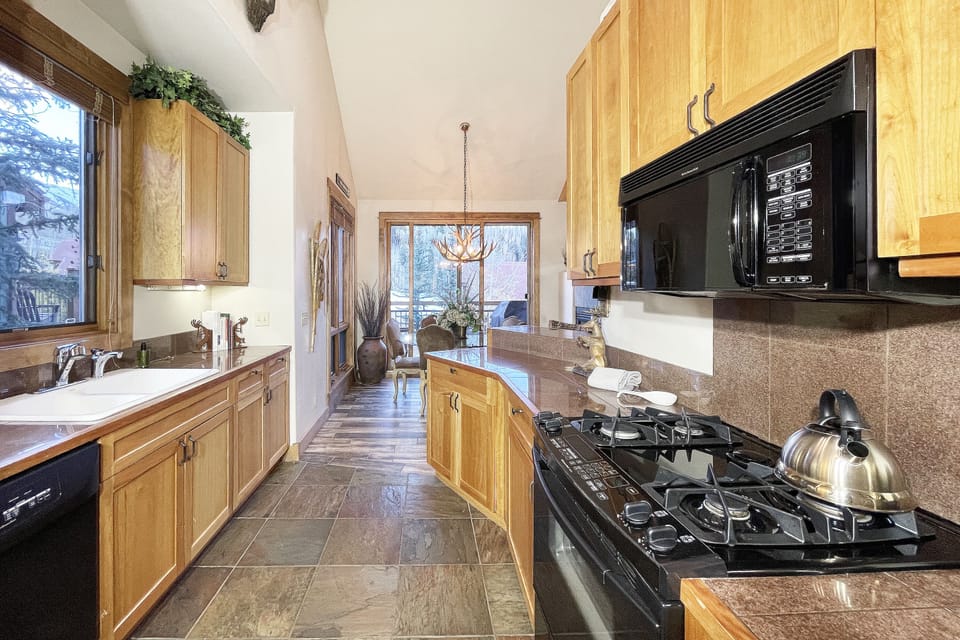 3.03-MV-Terraces-602-kitchen-3