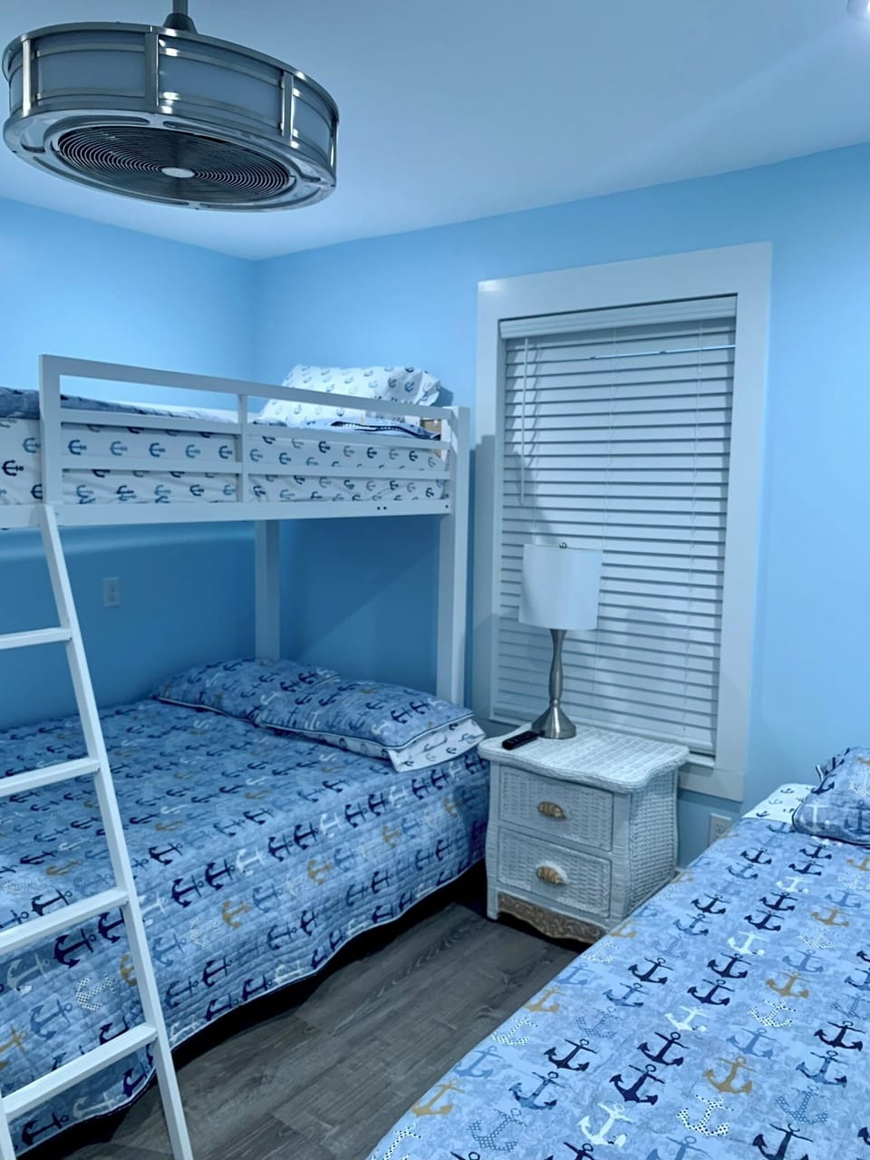 Double bed bunk beds, 1 twin, tv