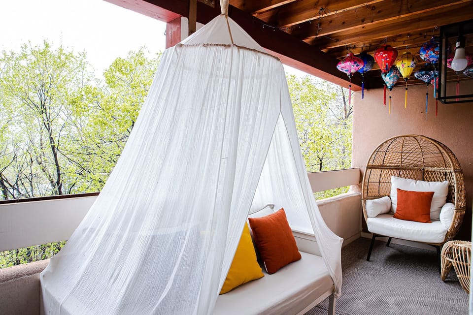 Please note the balcony is set up only between May and November.