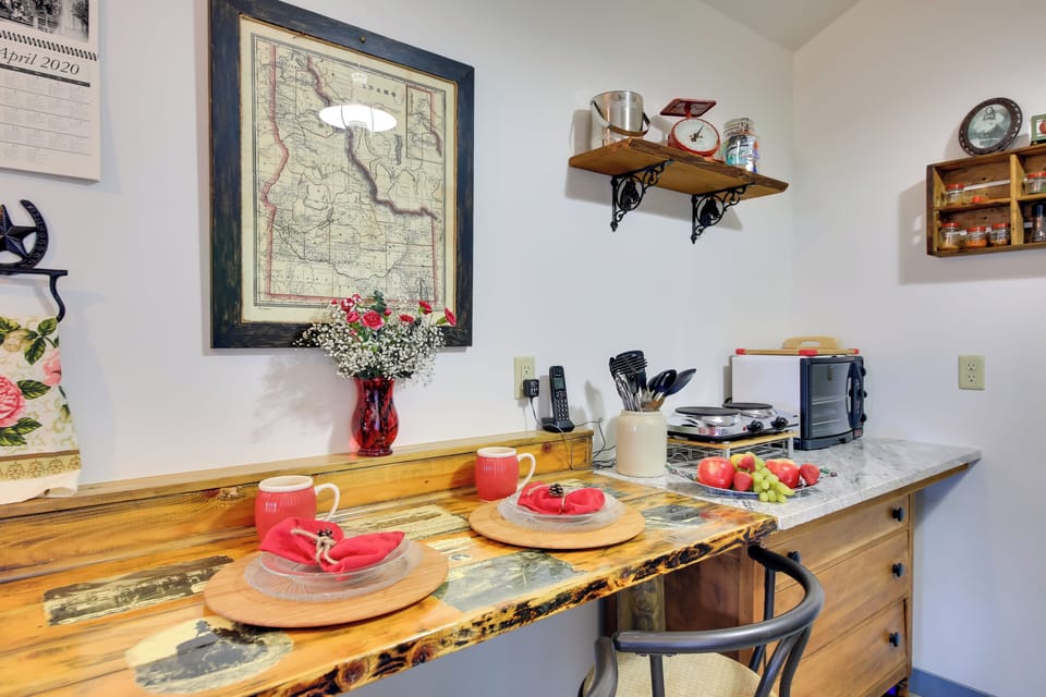 Breakfast Bar | 2-Burner Hot Plate | Convection Oven