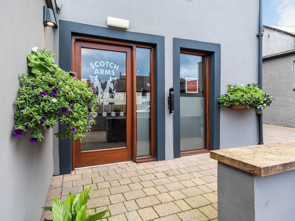 Courtyard | The Scotch Arms Mews, Brampton