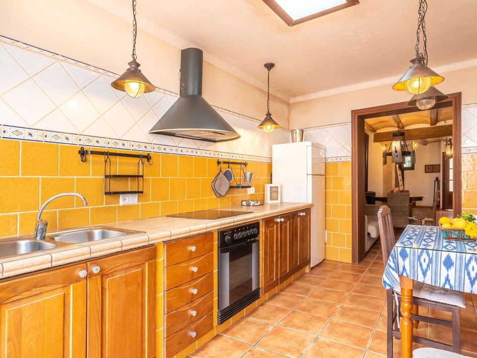 Countertop, Cabinetry, Furniture, Sink, Property, Kitchen Sink, Table, Tap, Drawer, Lighting