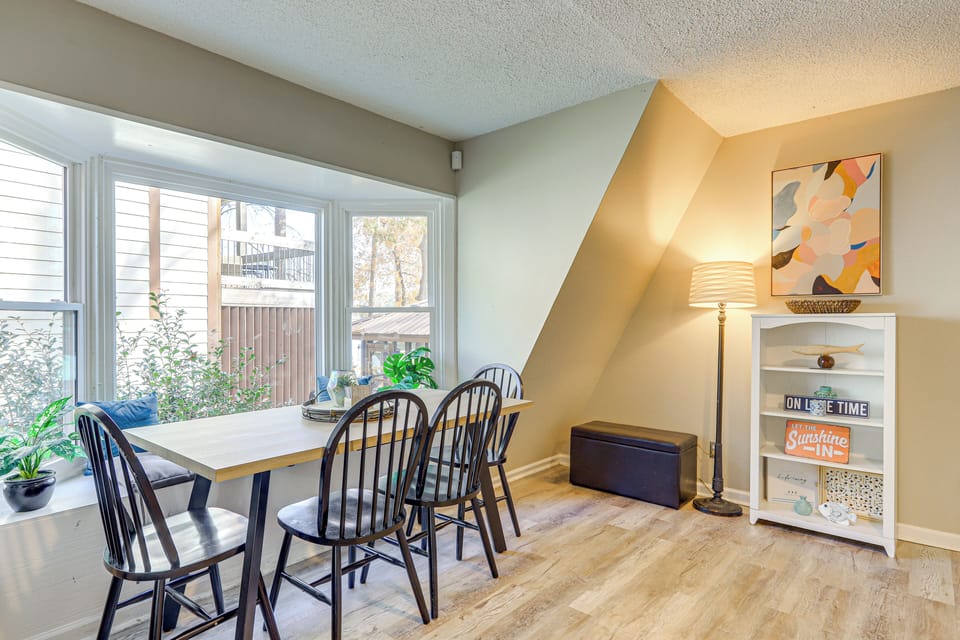 Dining Area | Dishware & Flatware