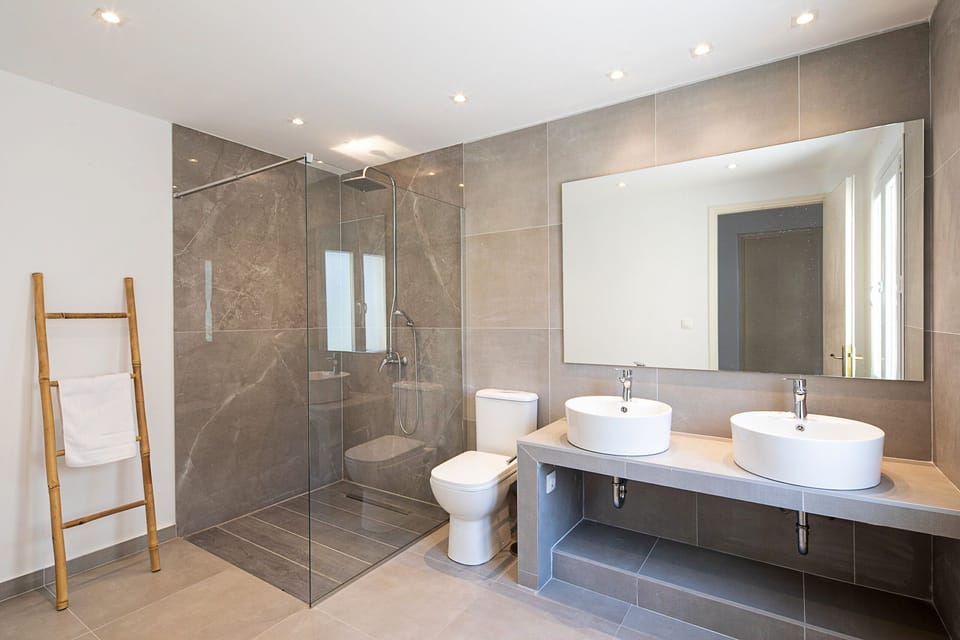 Walk in shower