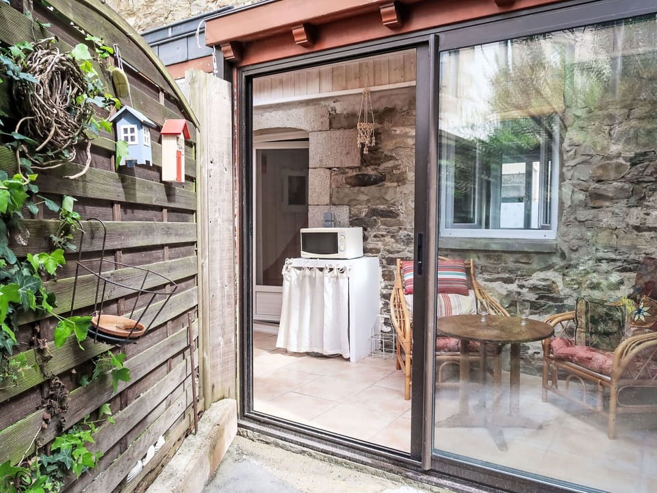 Cloud, Sky, Plant, Building, Window, Land Lot, House, Grass, Door, Tree