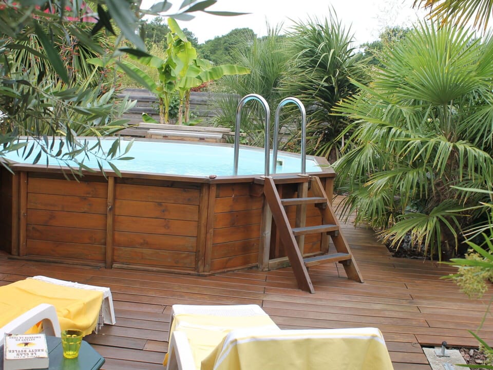 Property, Backyard, Furniture, Tree, Room, Yard, Plant Community, Plant, Landscaping, Garden