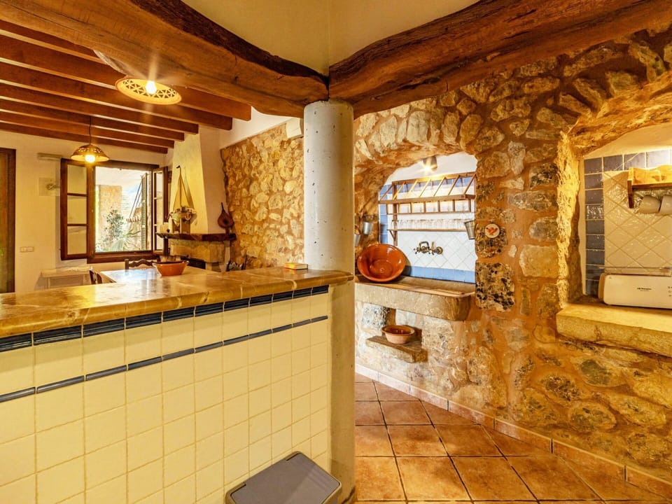 Property, Wood, Interior Design, Architecture, Floor, Flooring, Window, Wall, Brick