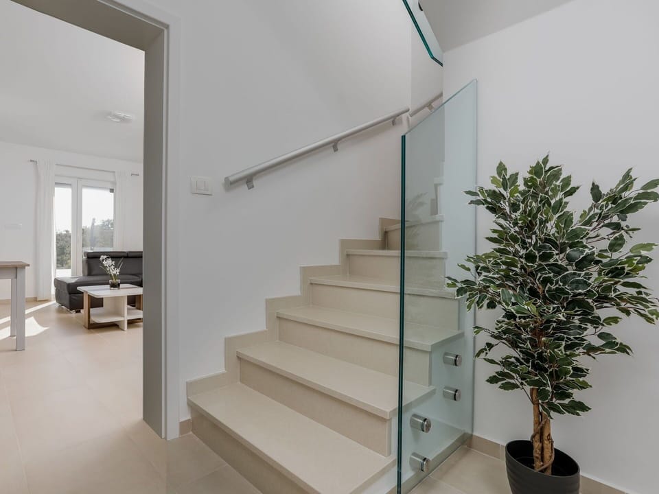 Stairs, Property, Handrail, Interior Design, Architecture, Building, Room, House, Real Estate, Glass