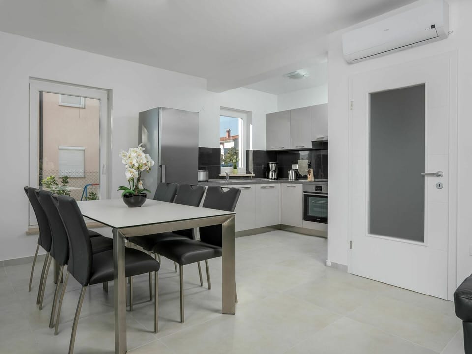 Furniture, Table, Property, Picture Frame, Plant, Building, Houseplant, Wood, Chair, Interior Design