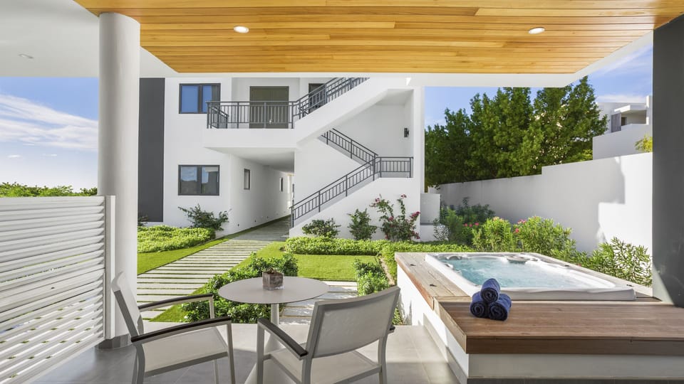Terrace with private hot/cold tub