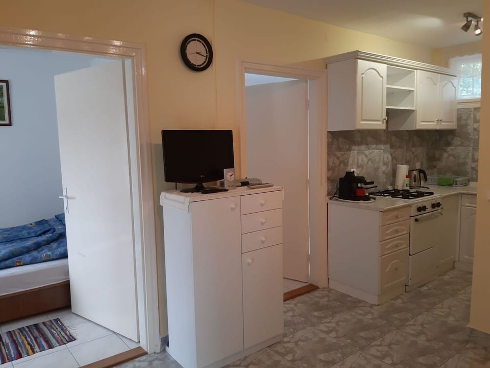 Cabinetry, Property, Building, Furniture, Countertop, Drawer, Chest Of Drawers, Chair, Wood, Interior Design