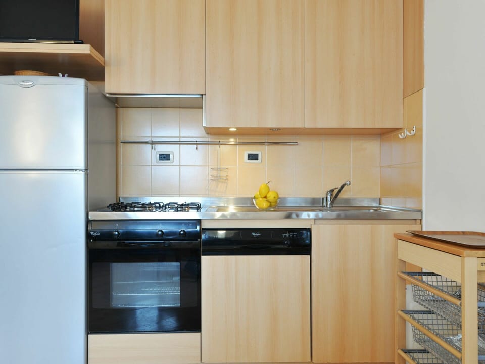 Cabinetry, Kitchen Sink, Countertop, Property, Sink, Kitchen, Kitchen Stove, Tap, Building, Wood