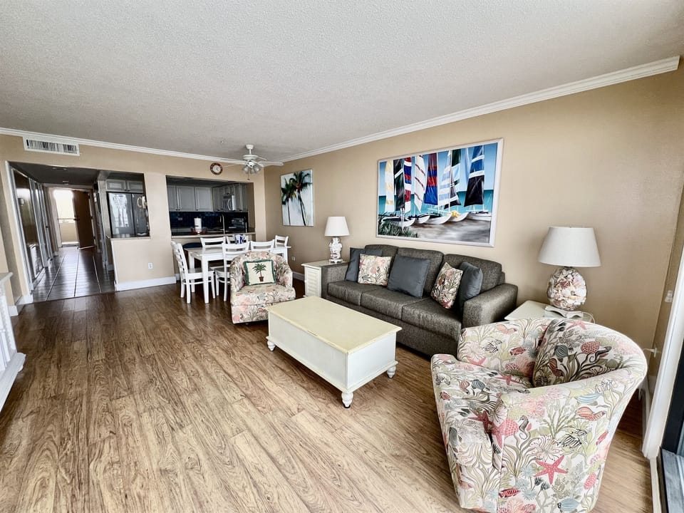 Oceanfront Living/Dining Area