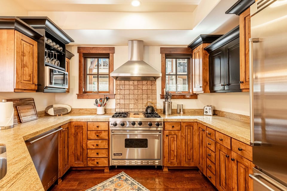Viking Stainless Steel Appliances and hardwood flooring