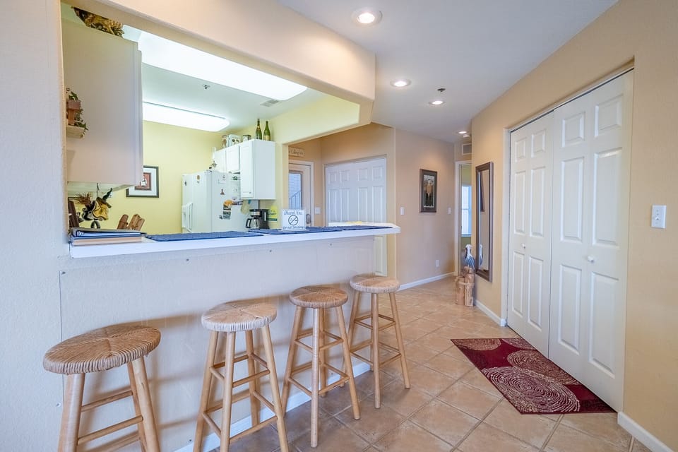 Breakfast bar and kitchen