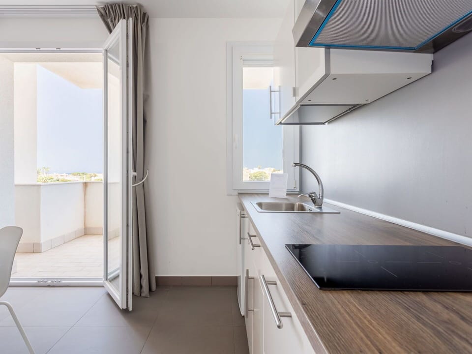 Cabinetry, Furniture, Property, Building, Sink, Countertop, Kitchen Sink, Tap, Interior Design