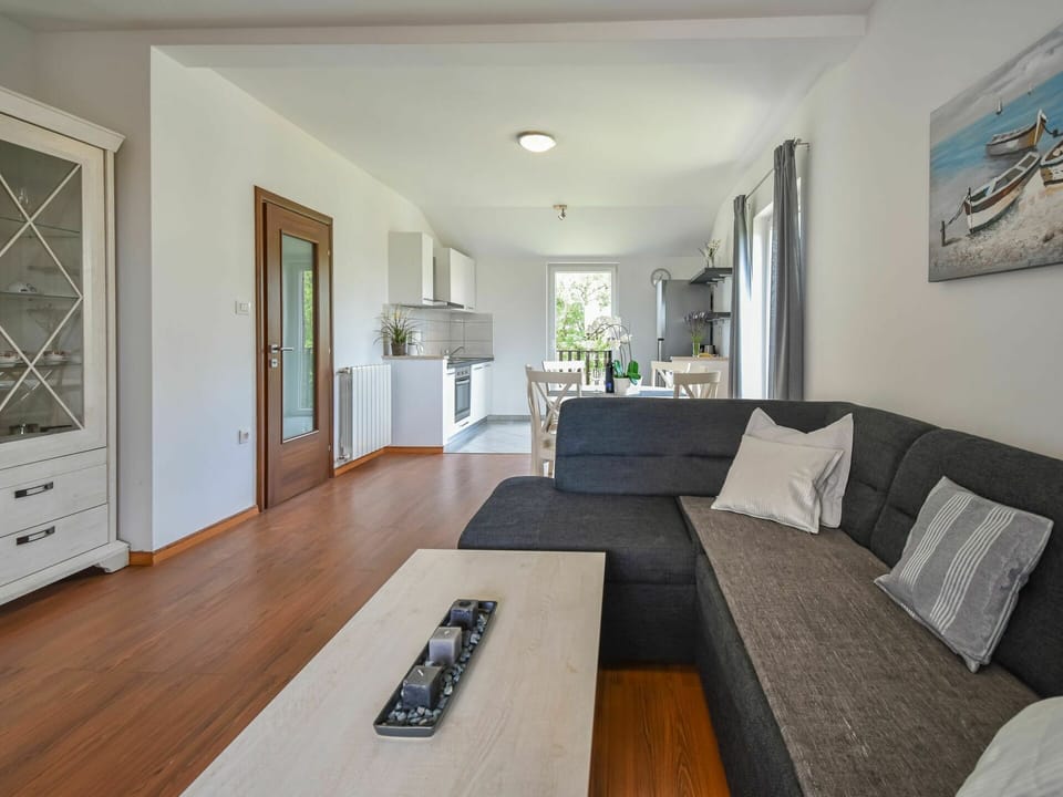 Room, Property, Living Room, Furniture, Interior Design, Building, Floor, House, Real Estate, Home