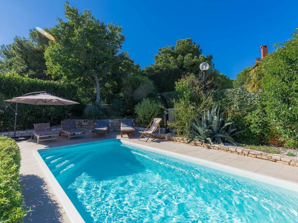 Water, Plant, Sky, Property, Building, Swimming Pool, Nature, Azure, Natural Landscape, Shade