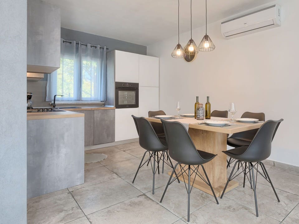 Room, Furniture, Dining Room, Property, Interior Design, Floor, Table, Building, Lighting, Ceiling